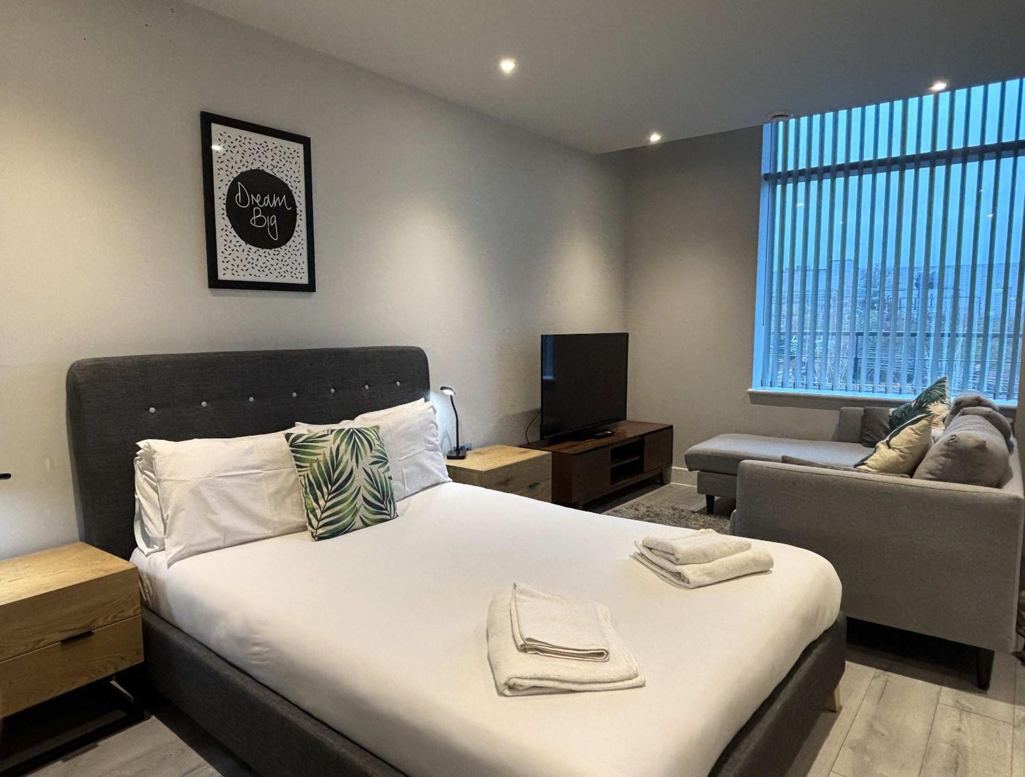 Modern Studio In Bracknell With Free Parking ภายนอก รูปภาพ