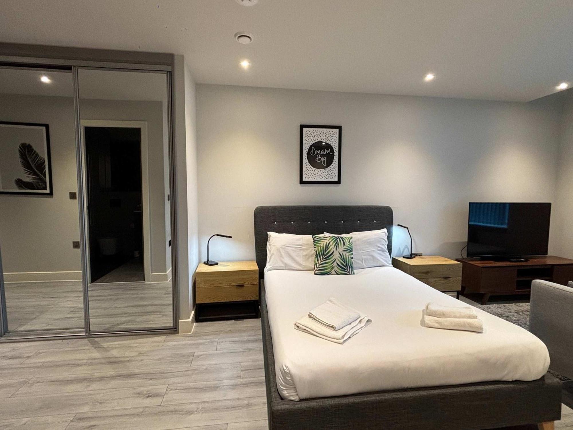 Modern Studio In Bracknell With Free Parking ภายนอก รูปภาพ